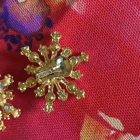 Kirk’s Folly vintage clip on Snowflake and Crystal Rhinestone Earrings - Picture 2 of 3